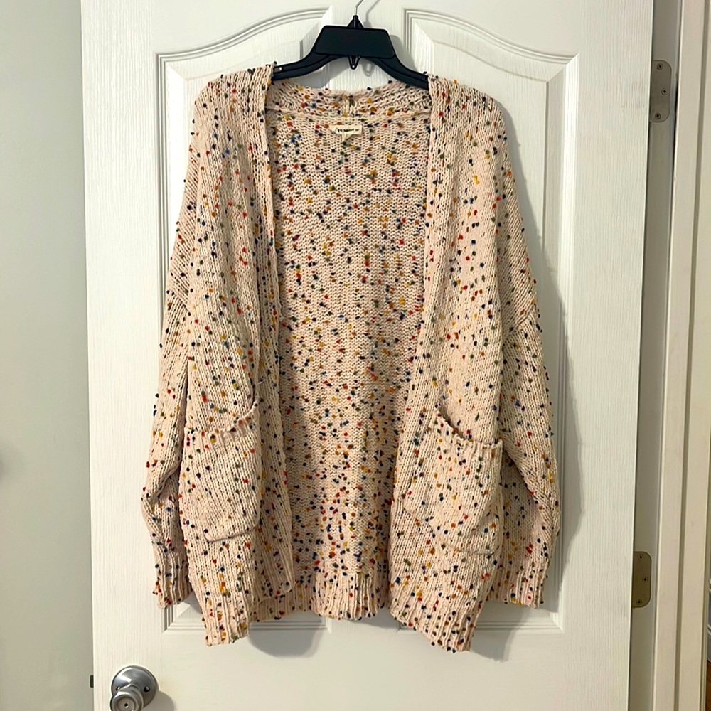 ADORABLE cardigan with pops of color!